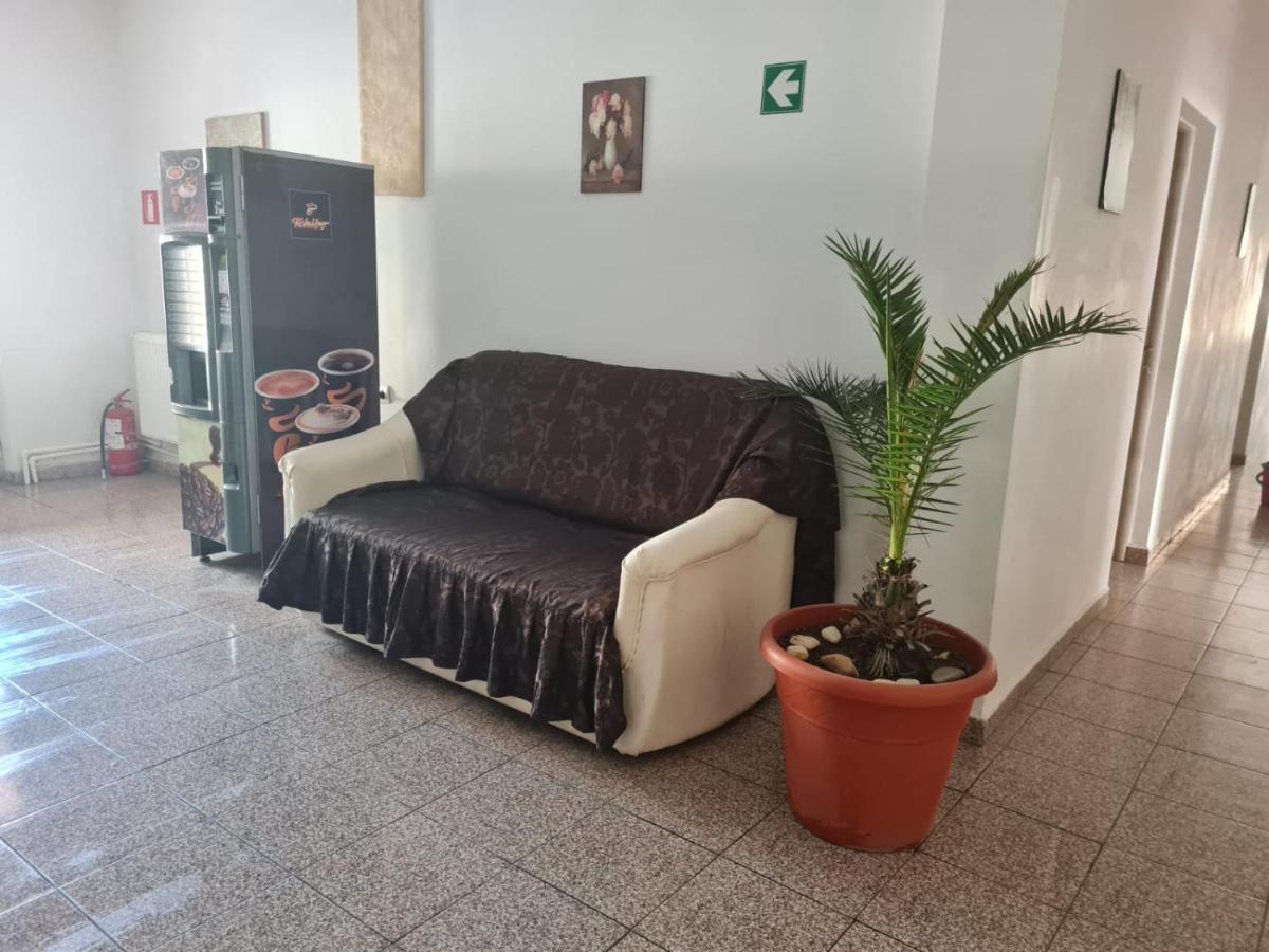 Casa Dobrescu Centura De Nord Hotel Craiova Ngoại thất bức ảnh