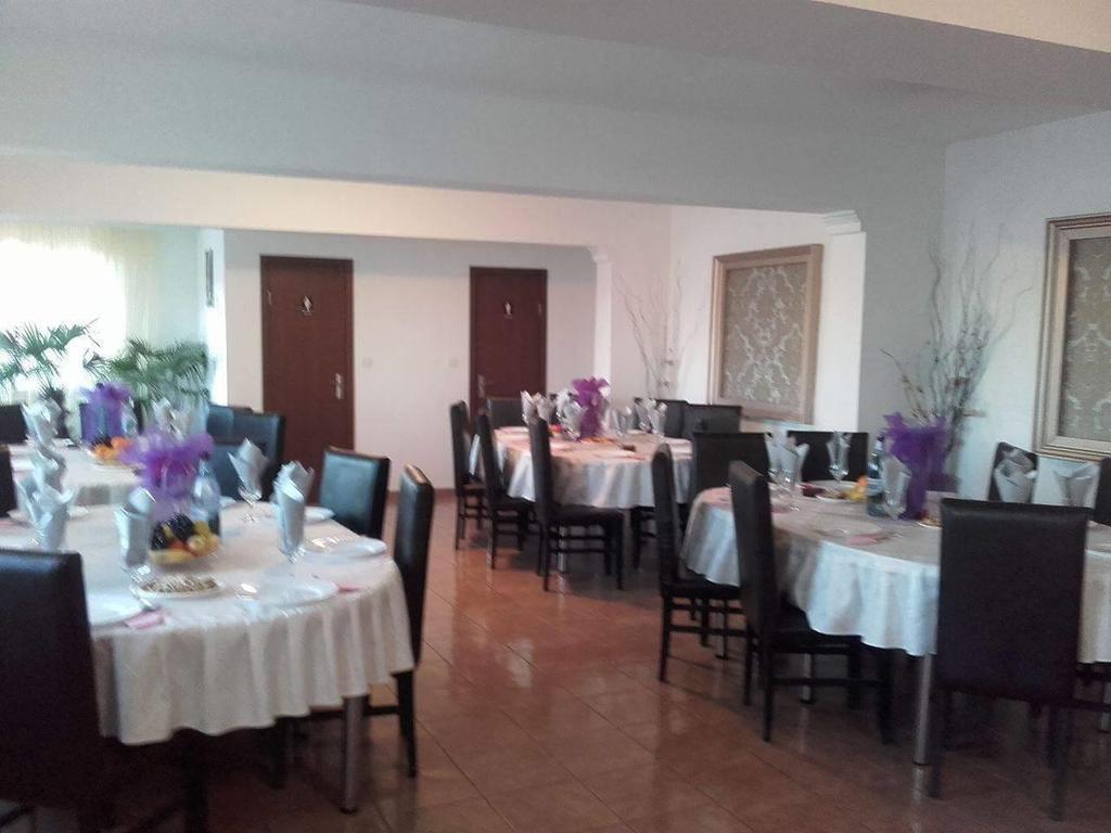 Casa Dobrescu Centura De Nord Hotel Craiova Ngoại thất bức ảnh