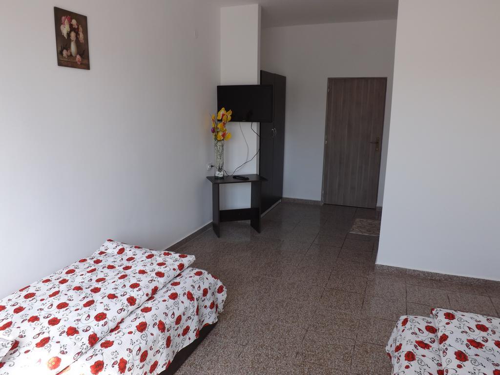 Casa Dobrescu Centura De Nord Hotel Craiova Ngoại thất bức ảnh